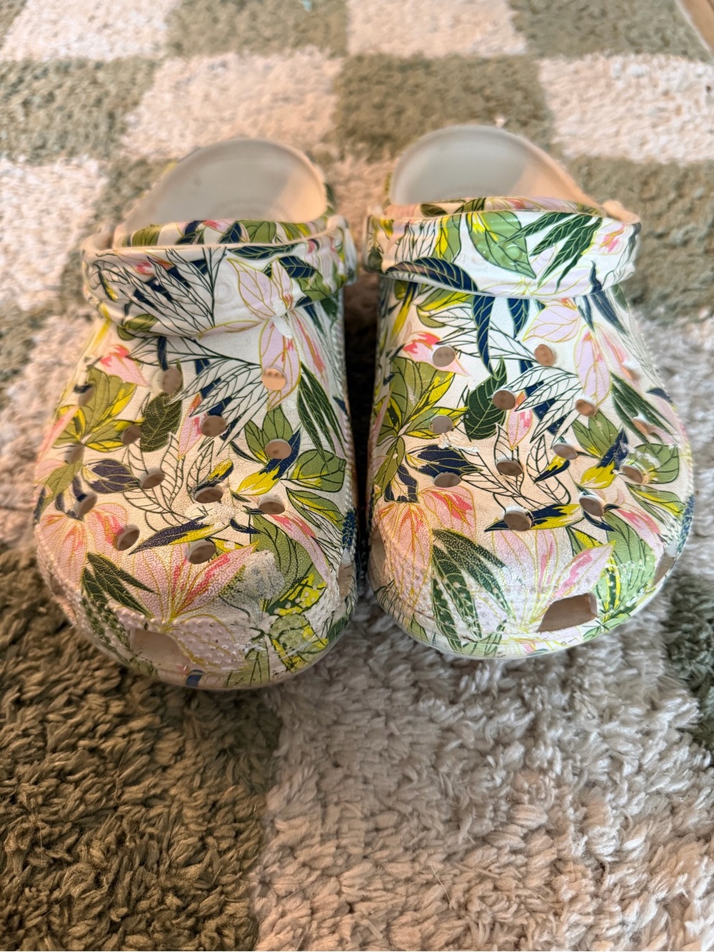 Vera Bradley collection Floral Garden Crocs- White/Green